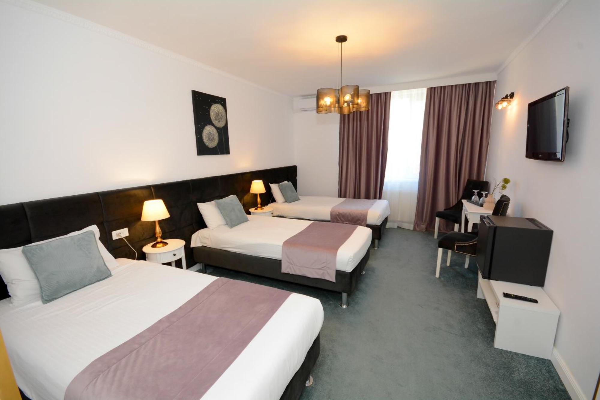 Hotel Andre'S Craiova Exterior photo