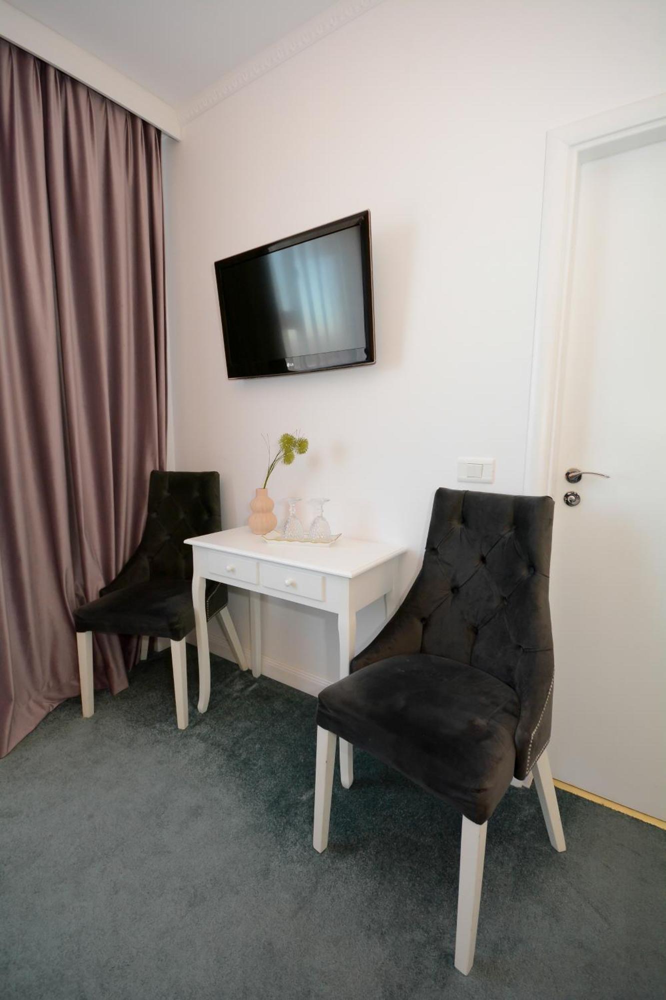 Hotel Andre'S Craiova Exterior photo