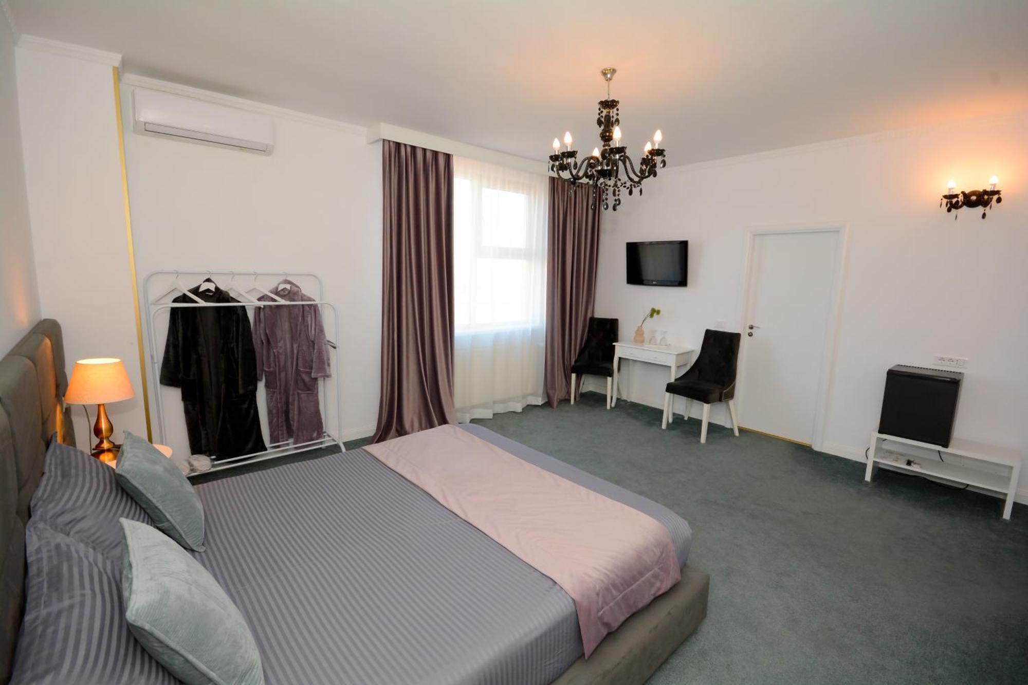 Hotel Andre'S Craiova Exterior photo