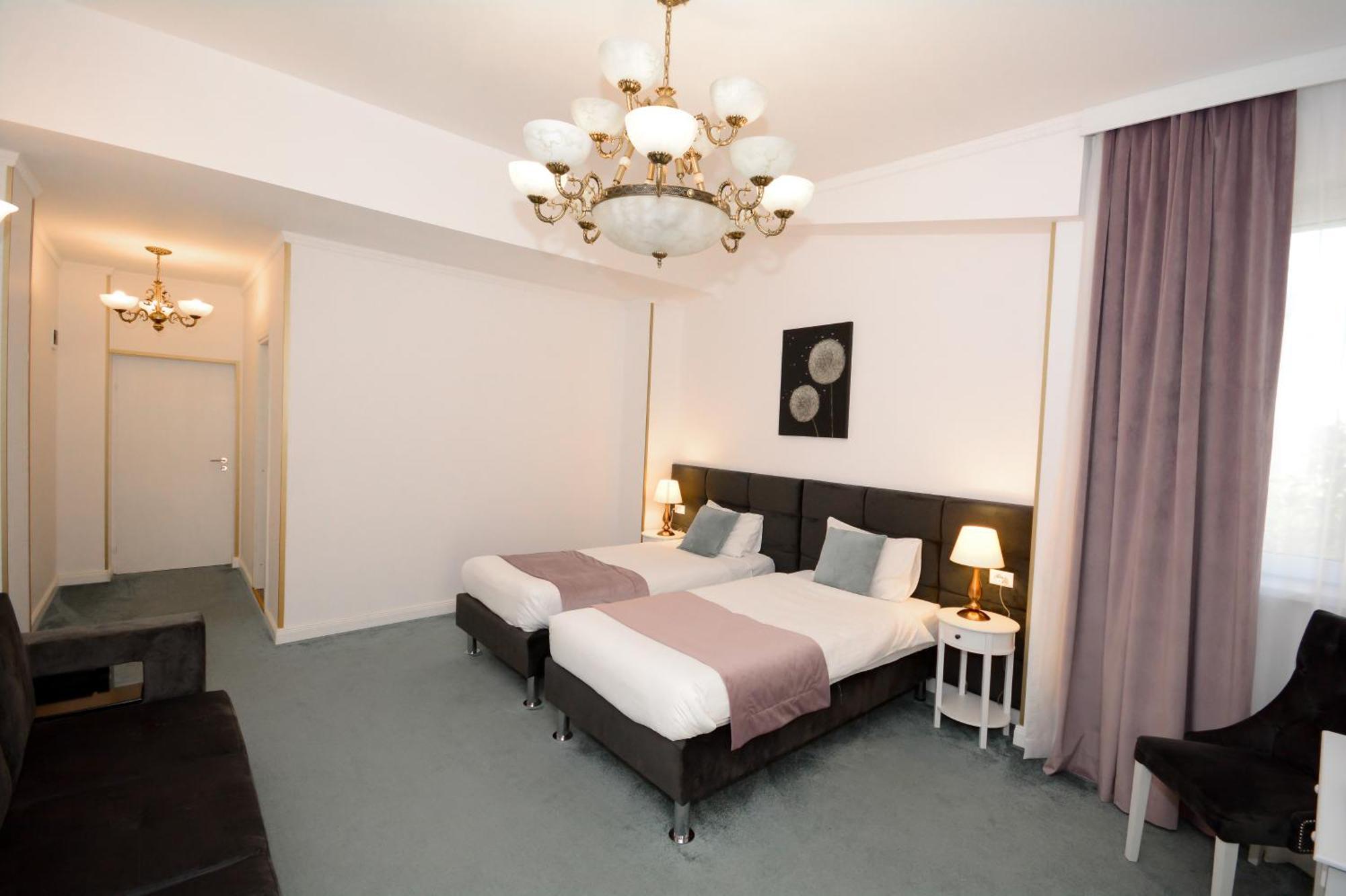 Hotel Andre'S Craiova Exterior photo