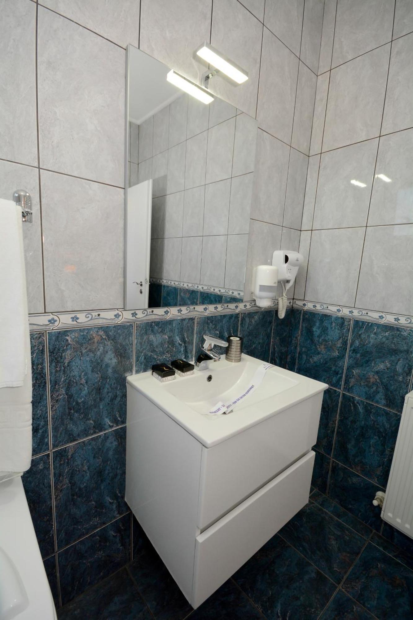 Hotel Andre'S Craiova Exterior photo