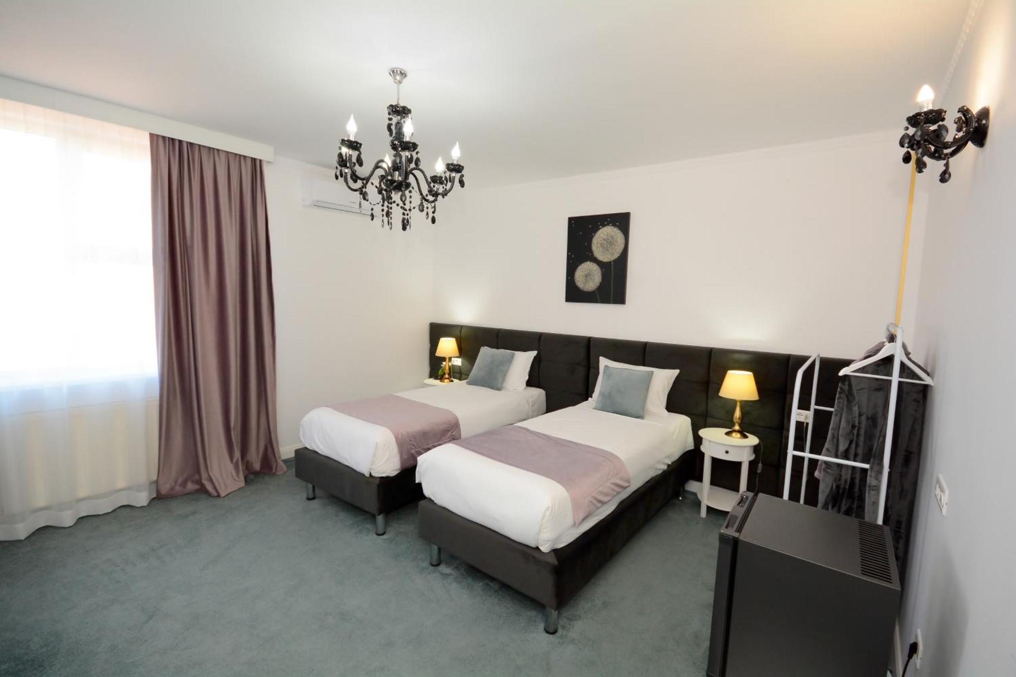 Hotel Andre'S Craiova Exterior photo