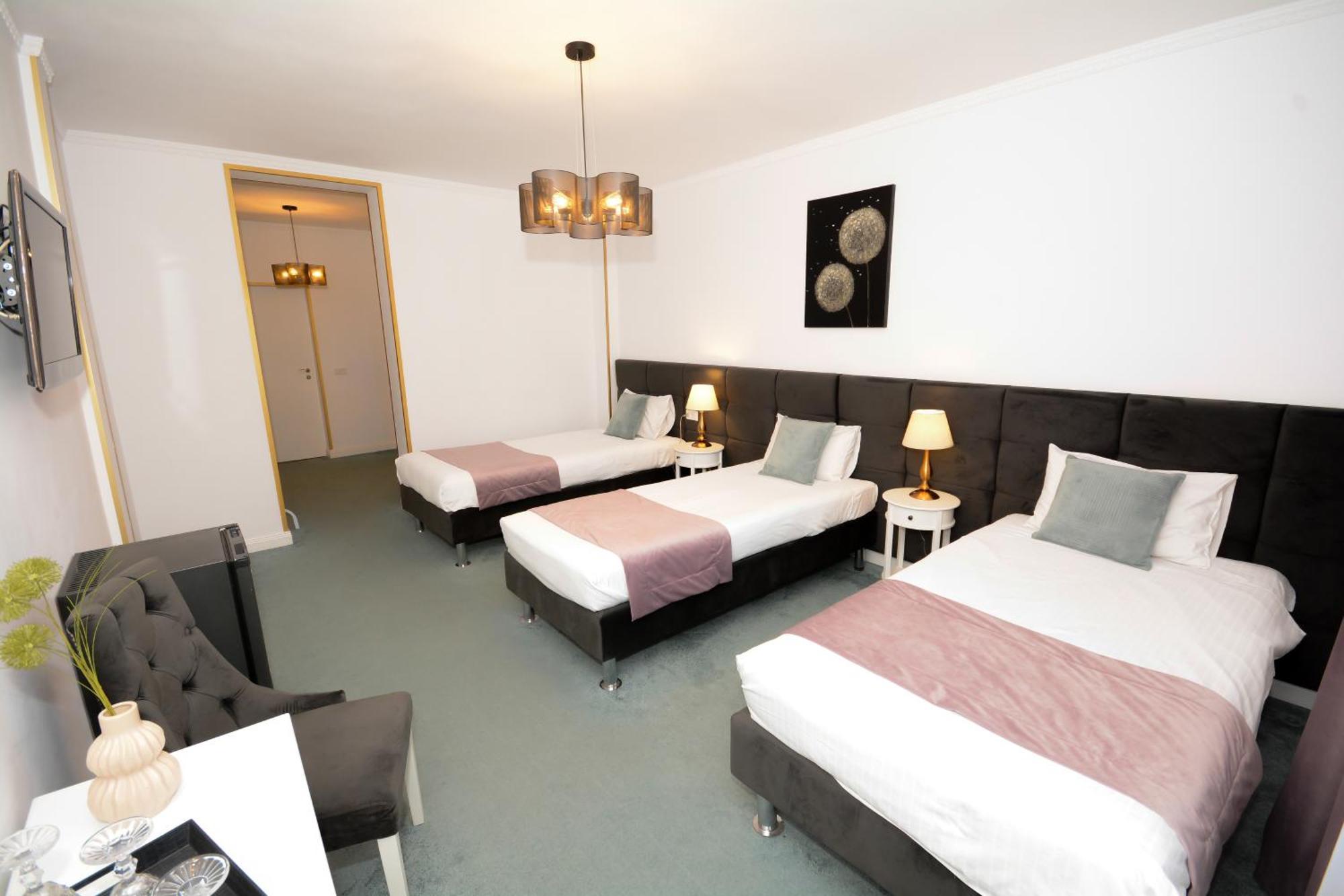 Hotel Andre'S Craiova Exterior photo