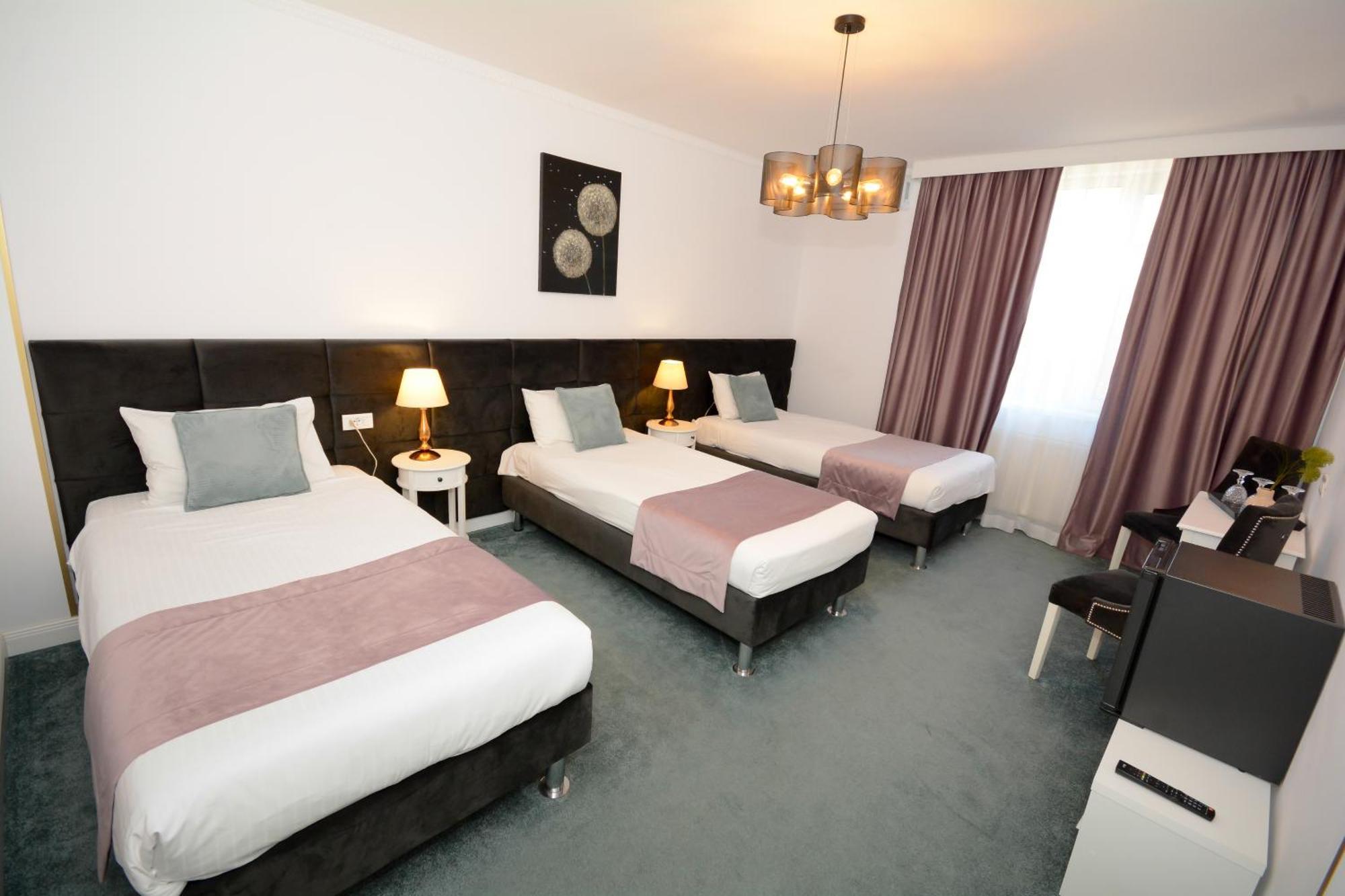 Hotel Andre'S Craiova Exterior photo