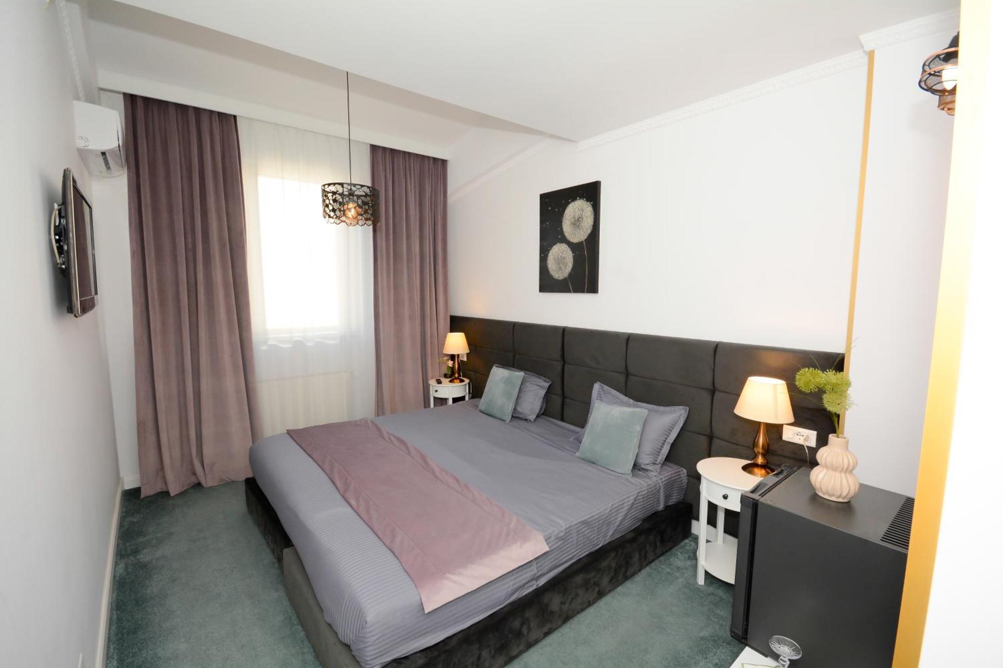 Hotel Andre'S Craiova Exterior photo