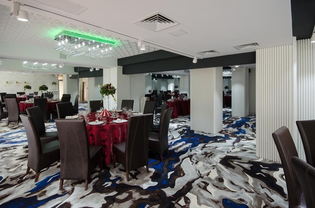 Hotel Andre'S Craiova Exterior photo